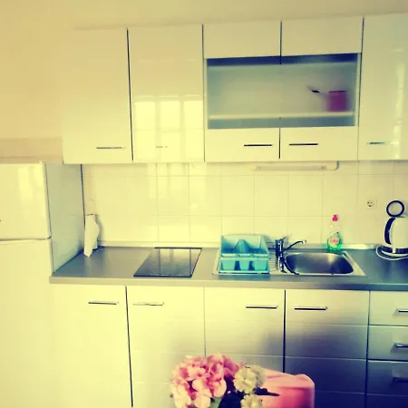 Nedjeljko Apartment *