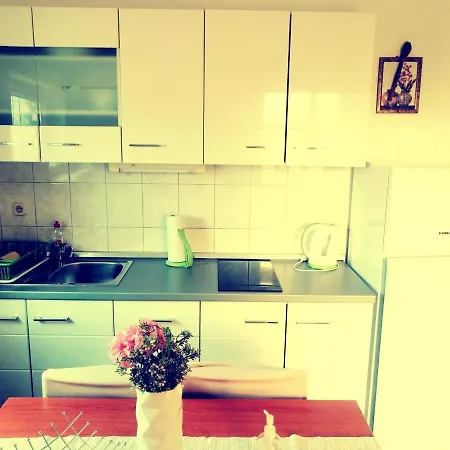 Nedjeljko Apartment *